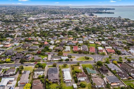 Photo of property in 19 Knights Road, Rothesay Bay, Auckland, 0630