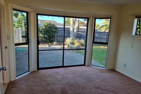 Photo of property in 98 Wattle Farm Road, Wattle Downs, Auckland, 2103