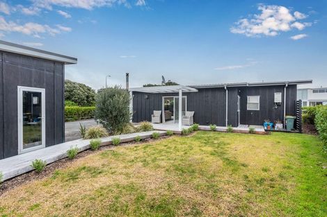 Photo of property in 6 Olliver Grove, Waikanae Beach, Waikanae, 5036