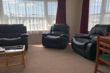 Photo of property in 15 Karaka Crescent, Levin, 5510