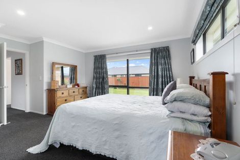 Photo of property in 10 Austin Reid Avenue, Carterton, 5713