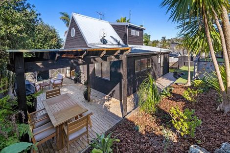 Photo of property in 2/31 Kiteroa Terrace, Rothesay Bay, Auckland, 0630