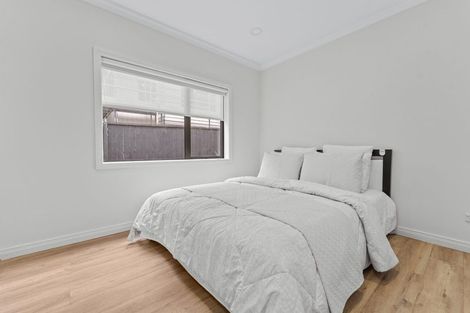 Photo of property in 791a East Coast Road, Northcross, Auckland, 0630