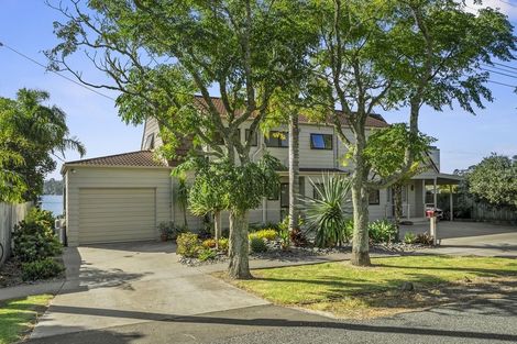 Photo of property in 68 The Terrace, Herald Island, Auckland, 0618