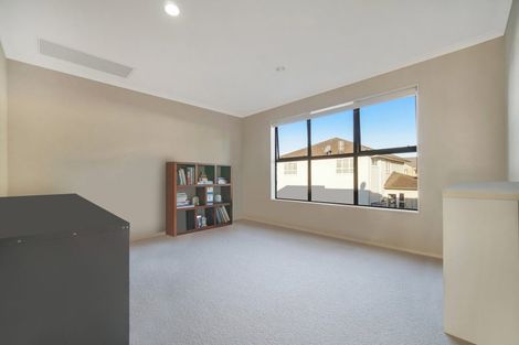 Photo of property in 18 Purchas Hill Drive, Stonefields, Auckland, 1072