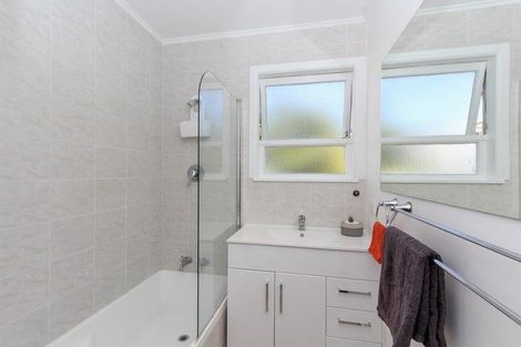 Photo of property in 49a Waiwaka Terrace, Strandon, New Plymouth, 4312