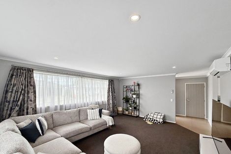 Photo of property in 17 Poulson Grove, Trentham, Upper Hutt, 5018