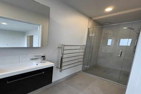 Photo of property in 2/79 Edmonton Road, Henderson, Auckland, 0612