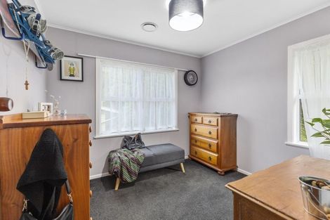 Photo of property in 22 Batchelor Street, Newlands, Wellington, 6037