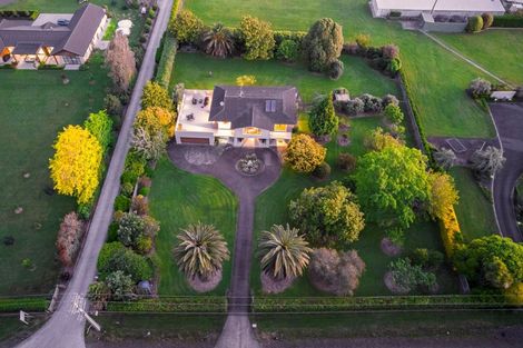 Photo of property in 873 Waitakere Road, Kumeu, 0891