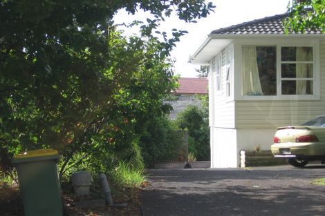 Photo of property in 2/7 Normanton Street, Glenfield, Auckland, 0629