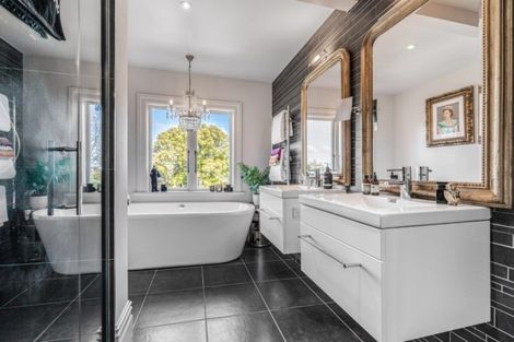 Photo of property in 290 Jervois Road, Herne Bay, Auckland, 1011