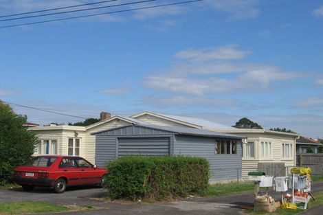 Photo of property in 2/120 Lynwood Road, New Lynn, Auckland, 0600