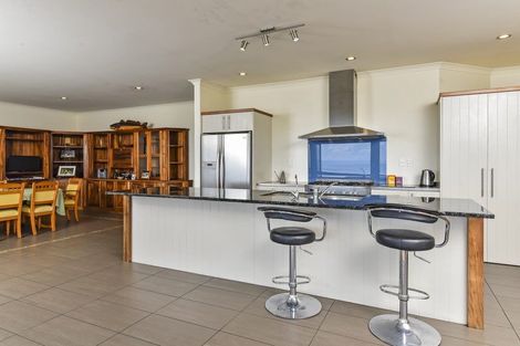 Photo of property in 1880 South Head Road, South Head, Helensville, 0874