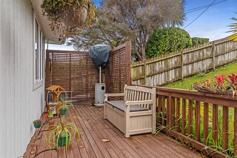Photo of property in 1/23 Merton Avenue, Glenfield, Auckland, 0627