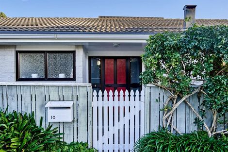 Photo of property in 10 Nikau Street, Eastbourne, Lower Hutt, 5013