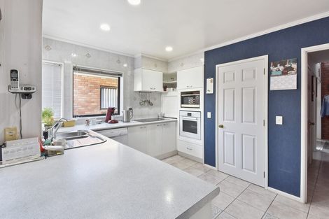 Photo of property in 16 Shepherds Road, Papakura, 2110