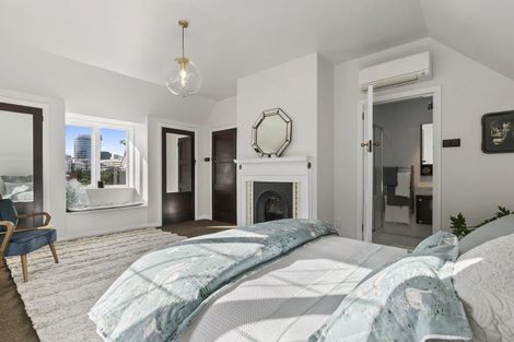 Photo of property in 323 The Terrace, Te Aro, Wellington, 6011