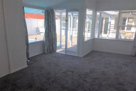 Photo of property in 20 Woodcote Drive, Glenfield, Auckland, 0629