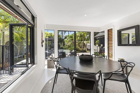 Photo of property in 10 The Crescent, Tindalls Beach, Whangaparaoa, 0930