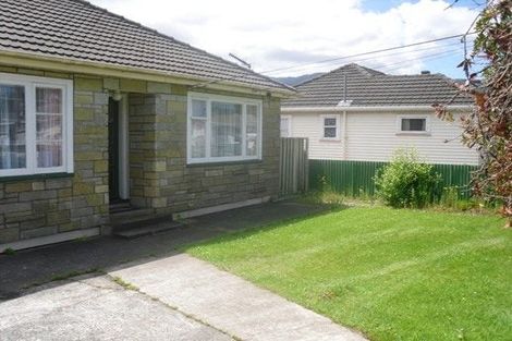 Photo of property in 33 Main Road, Wainuiomata, Lower Hutt, 5014