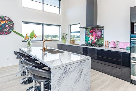 Photo of property in 34 Golf Vue Place, Castlecliff, Whanganui, 4501