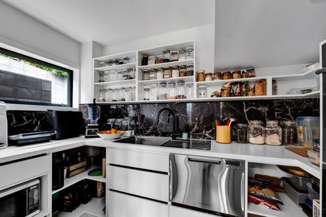 Photo of property in 12a Baring Terrace, Strandon, New Plymouth, 4312