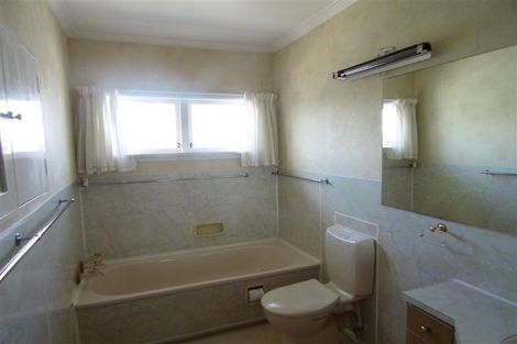 Photo of property in 5 Price Street, Westown, New Plymouth, 4310