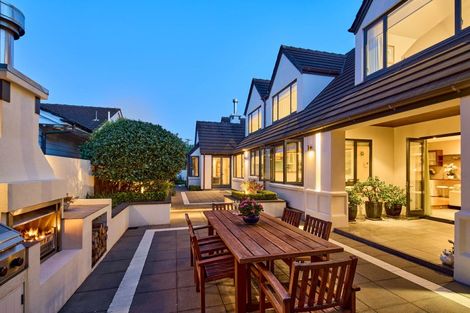 Photo of property in 15 Hautana Square, Woburn, Lower Hutt, 5010