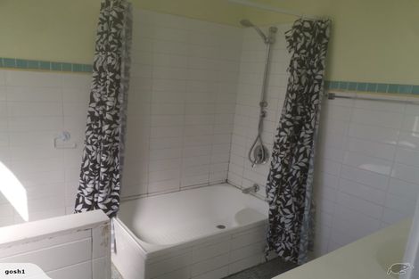 Photo of property in 8b Waimana Road, Conifer Grove, Takanini, 2112