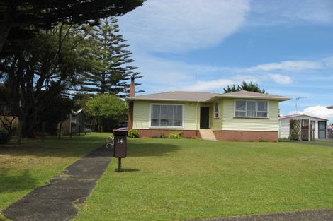 Photo of property in 14 Tarata Crescent, Mangere Bridge, Auckland, 2022