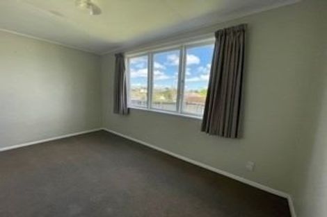 Photo of property in 1/47 Luckens Road, West Harbour, Auckland, 0618