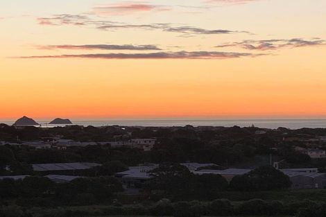 Photo of property in 82 Queens Road, Glen Avon, New Plymouth, 4312