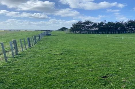 Photo of property in 84 Kaihau Road, Karioitahi, Waiuku, 2683