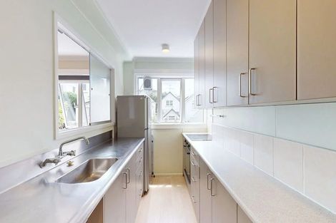 Photo of property in Victoria Court, 7/4 Queen Street, Mount Victoria, Wellington, 6011