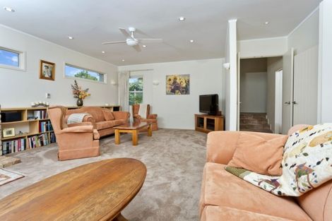 Photo of property in 547 Glenfield Road, Glenfield, Auckland, 0629