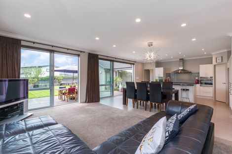 Photo of property in 7 Asola Place, Karaka, Papakura, 2113