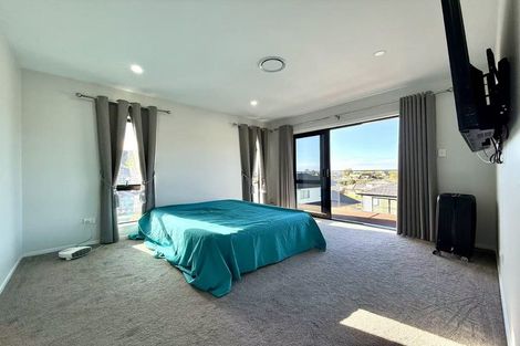 Photo of property in 4 Tawapou Close, Massey, Auckland, 0614