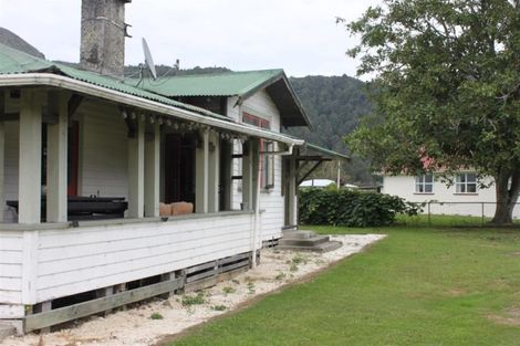 Photo of property in 97 Fairfax Street, Murchison, 7007