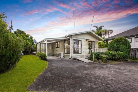 Photo of property in 73 Wiseley Road, West Harbour, Auckland, 0618