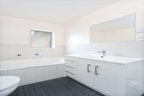 Photo of property in 5 Nirmal Place, Sunnyvale, Auckland, 0612