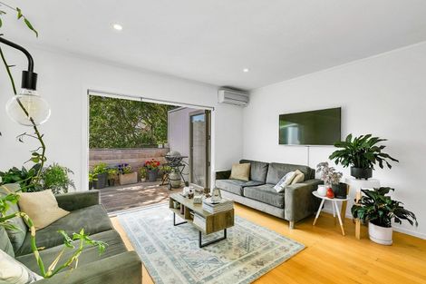 Photo of property in 1/5 Larchwood Avenue, Westmere, Auckland, 1022