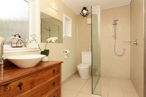 Photo of property in 132 Paremata Road, Paremata, Porirua, 5024