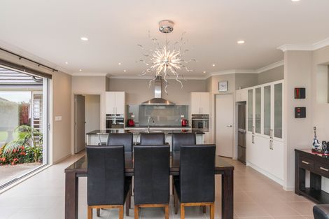 Photo of property in 7 Asola Place, Karaka, Papakura, 2113