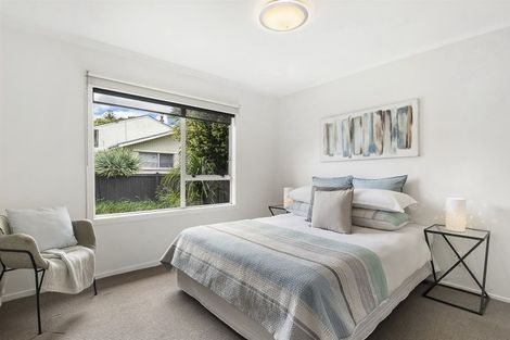 Photo of property in 2/5 Mannering Place, Hillcrest, Auckland, 0627