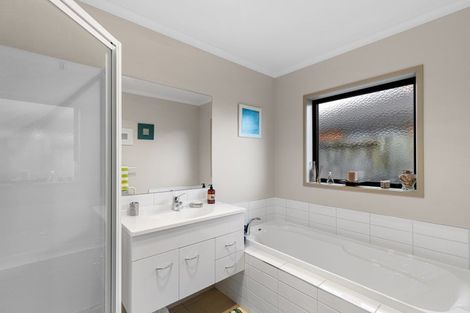 Photo of property in 102 Farringdon Avenue, Rototuna North, Hamilton, 3210