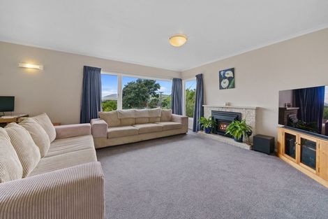 Photo of property in 18 Saint Edmund Crescent, Tawa, Wellington, 5028