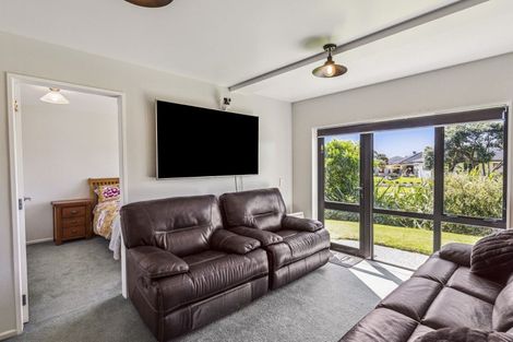Photo of property in 8 Millennium Hill, Paraparaumu, 5032