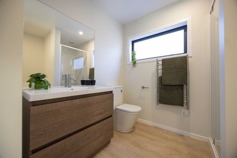Photo of property in 2 Tarapuka Road, Kenepuru, 5022