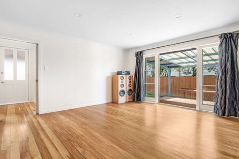 Photo of property in 1/110 Lynwood Road, New Lynn, Auckland, 0600